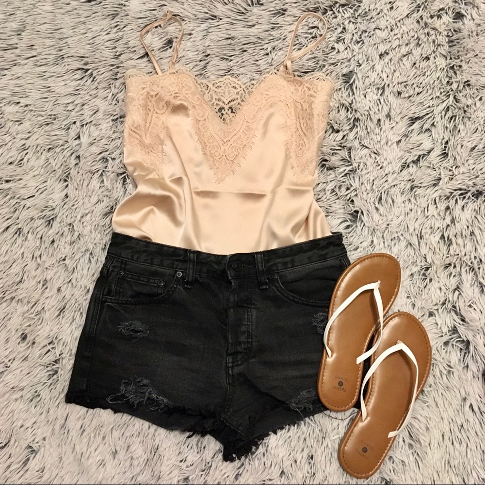 Free People Distressed Black Jean Shorts ✨